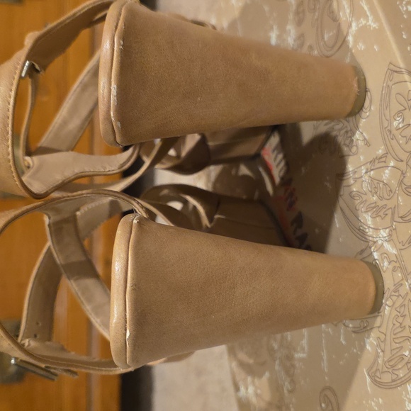 American Rag Rachey wedge sandals - Picture 4 of 7